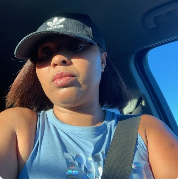 Meet your Posher, Nardia - Picture 1 of 2